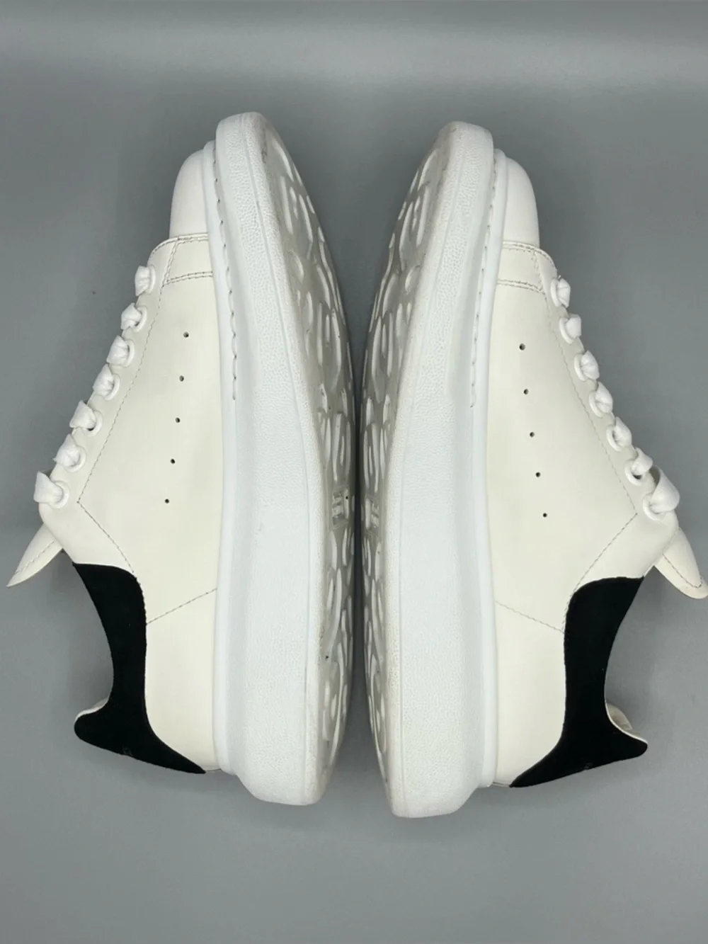 Alexander McQueen Oversized Sneakers White Black Heel Tab EU 39.5 US 9.5 Leather - Picture 10 of 14